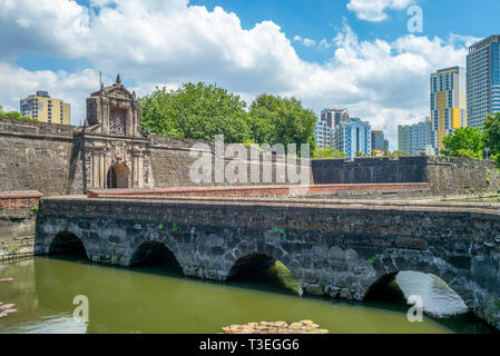 Cancello principale di Fort Santiago a Manila nelle Filippine Foto Stock