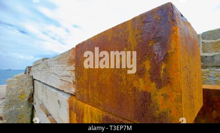 Rusty in acciaio e legno. Foto Stock
