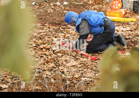 Lo sminamento dimostrativi, Handicap International anti-mine terrestri giorno, Lione, Francia Foto Stock