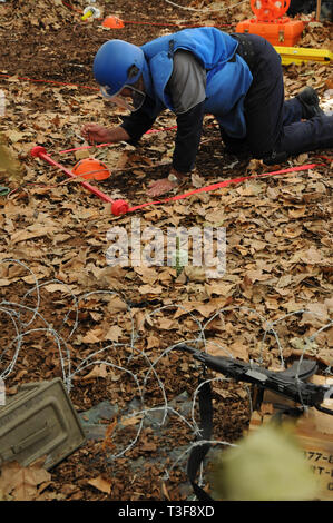 Lo sminamento dimostrativi, Handicap International anti-mine terrestri giorno, Lione, Francia Foto Stock