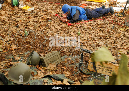 Lo sminamento dimostrativi, Handicap International anti-mine terrestri giorno, Lione, Francia Foto Stock