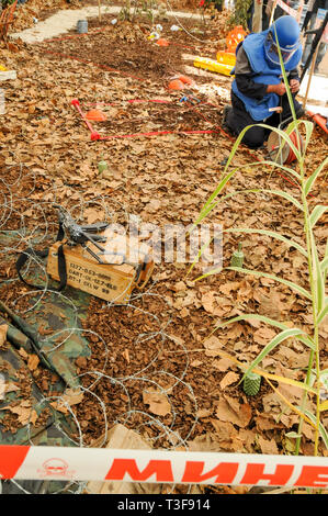 Lo sminamento dimostrativi, Handicap International anti-mine terrestri giorno, Lione, Francia Foto Stock