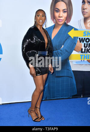 Los Angeles, Stati Uniti d'America. 08 apr, 2019. LOS ANGELES, Stati Uniti d'America. Aprile 08, 2019: Issa Rae alla premiere di 'po' al Regency Village Theatre. Credito: Paul Smith/Alamy Live News Foto Stock