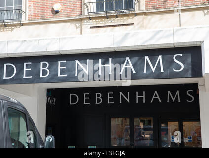 Norwich, Regno Unito, 9 Aprile 2019,Debenhams ha entrato in Amministrazione e ha immediatamente presi in consegna dai suoi finanziatori. Il negozio è mostrato in Norwich. Credito: Keith Larby/Alamy Live News Foto Stock