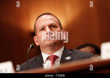 Washington DC, Stati Uniti d'America. 09Apr, 2019. Timothy Tubbs, Vice agente speciale in carica- Laredo, Texas, Homeland Security indagini, noi immigrazione e dogane Esecuzione, US Department of Homeland Security testimonia davanti al Senato degli Stati Uniti Comitato per la sicurezza interna e gli affari di governo il 9 aprile 2019, discutere di migrazione in gli Stati Uniti frontiera meridionale. Credito: Stefani Reynolds/CNP | Utilizzo di credito in tutto il mondo: dpa picture alliance/Alamy Live News Foto Stock