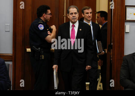 Washington DC, Stati Uniti d'America . 09Apr, 2019. Presidente della Casa stanziamenti sottocomitato per il commercio, la giustizia, la scienza, e relative agenzie Jose Serrano (Democratico di New York) arriva al Dipartimento di giustizia la Richiesta di Budget per il 2020 udienza del 9 aprile 2019. Credito: MediaPunch Inc/Alamy Live News Foto Stock