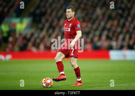 Liverpool, Regno Unito. 09Apr, 2019. James Milner di Liverpool in azione durante la UEFA Champions League quarti di finale prima gamba match tra Liverpool e Porto ad Anfield il 9 aprile 2019 a Liverpool Credit: Immagini di PHC/Alamy Live News Foto Stock