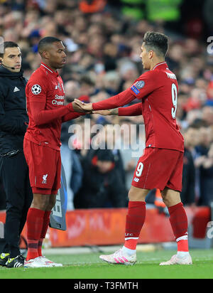 Anfield, Liverpool, Regno Unito. 9 apr, 2019. UEFA Champions League Football, quarto di finale 1 gamba, Liverpool contro FC Porto; Roberto Firmino di Liverpool è sostituito da Daniel Sturridge di Liverpool Credit: Azione Plus sport/Alamy Live News Foto Stock