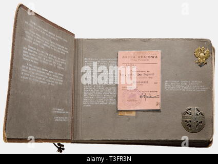 Fotografie, documenti ed effetti, dal 1944 Insurrezione di Varsavia 48 pagina album, dimensione 20 x 30 cm, con le fotografie originali, carte di identità, documenti, sezioni di giornale, miniaturizzato a medaglie e insegne unità dal periodo del 1944 Insurrezione di Varsavia . Tra le altre cose, esso comprende: servizio carta di identità per i Armia Krajowa con Radwan la firma e un badge di metallo, 29 fotografie di Varsavia, alcuni mostrano i combattimenti vi, due banconote, una travel pass, un bracciale per la 'WP' (Wojsko Polskie = Esercito Polacco), carta di identità per le unità alleate, HEC, No-Exclusive-uso | Editorial-Use-solo Foto Stock
