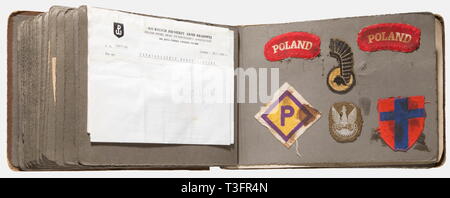 Fotografie, documenti ed effetti, dal 1944 Insurrezione di Varsavia 48 pagina album, dimensione 20 x 30 cm, con le fotografie originali, carte di identità, documenti, sezioni di giornale, miniaturizzato a medaglie e insegne unità dal periodo del 1944 Insurrezione di Varsavia . Tra le altre cose, esso comprende: servizio carta di identità per i Armia Krajowa con Radwan la firma e un badge di metallo, 29 fotografie di Varsavia, alcuni mostrano i combattimenti vi, due banconote, una travel pass, un bracciale per la 'WP' (Wojsko Polskie = Esercito Polacco), carta di identità per le unità alleate, HEC, No-Exclusive-uso | Editorial-Use-solo Foto Stock