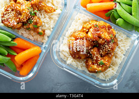 Pasto vegano prep con barbecue cavolfiore Foto Stock