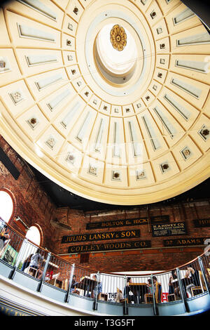 La Rotunda e il soffitto della grande cupola in Quincy Market al Faneuil Hall di Boston, Massachusetts, USA. Foto Stock