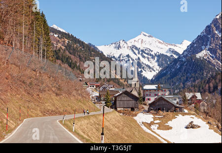 Buchboden, Vorarlberg, Austria - 23 Marzo 2019: Buchboden villaggio di montagna nella valle Walsertal - Bregenzerwald/Foresta di Bregenz, Vorarlberg, Austria Foto Stock