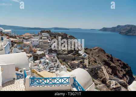 Vista a parti di Oia a Santorini Foto Stock