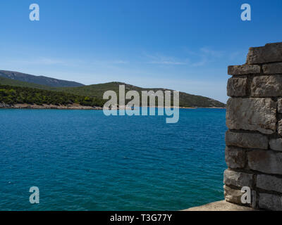Costa e cielo chiaro Foto Stock