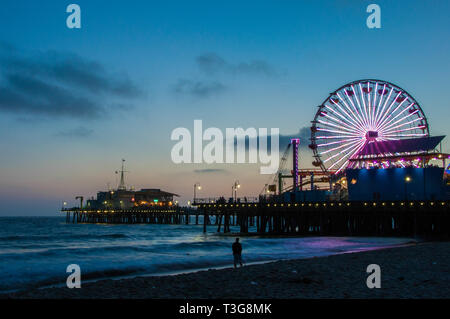 La notte di Los Angeles, ruota panoramica Ferris in Santa Monica. California USA Foto Stock