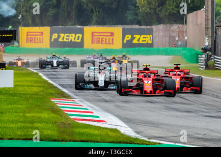 Monza/Italia - #7 Kimi Raikkonen, #5 Sebastian Vettel e #44 Lewis Hamilton arriva alla chicane Roggia durante il giro di ricognizione del GP DI ITALIA Foto Stock