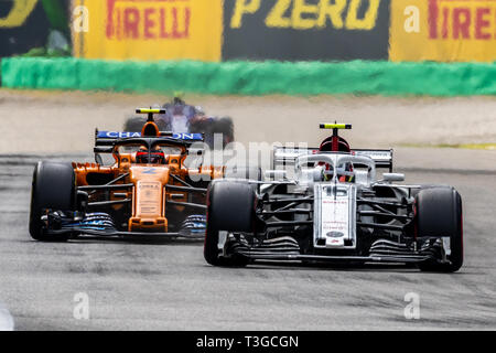 Monza/Italia - #16 Charles Leclerc sorpassi #2 Stoffel Vandoorne alla chicane Roggia durante il GP DI ITALIA Foto Stock