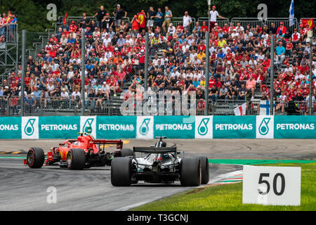 Monza/Italia - #7 Kimi Raikkonen e #44 Lewis Hamilton alla chicane Roggia durante il GP DI ITALIA Foto Stock