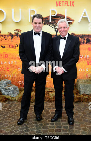 Alastair Fothergill e Keith Scholey frequentando il global premiere di Netflix è il nostro pianeta, tenutosi presso il Museo di Storia Naturale di Londra. Foto Stock