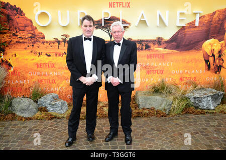 Alastair Fothergill e Keith Scholey frequentando il global premiere di Netflix è il nostro pianeta, tenutosi presso il Museo di Storia Naturale di Londra. Foto Stock