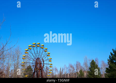 Ruota panoramica Ferris nella città fantasma di pripjat dentro la zona di esclusione di Chernobyl in Ucraina, Aprile 2019. Una volta che un modello comune in Unione Sovietica, Pripjat Foto Stock