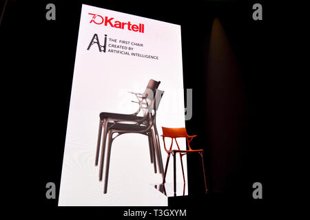 Milano, Italia. 09Apr, 2019. La Kartell stand al Salone del Mobile di Milano. Questa fiera, internazionalmente noto come Salone del Mobile di Milano, è un punto di riferimento per i professionisti del design e dei mobili. Più di trecentomila persone tra cui designer, architetti, giornalisti, i collezionisti e gli appassionati di design, provenienti da oltre 160 paesi, affollano la città ogni anno a frequentare la Milano di Design Week. Credito: Laura Chiesa/Pacific Press/Alamy Live News Foto Stock