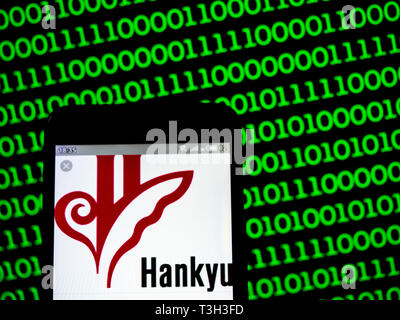 In questa foto illustrazione un Hankyu Hanshin Holdings, Inc. logo che si vede visualizzato su un telefono intelligente Foto Stock