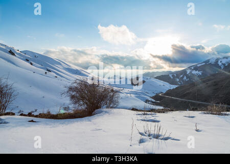 Vista montagne a Erzurum provincia vicino Narman, Erzurum, Turchia Foto Stock