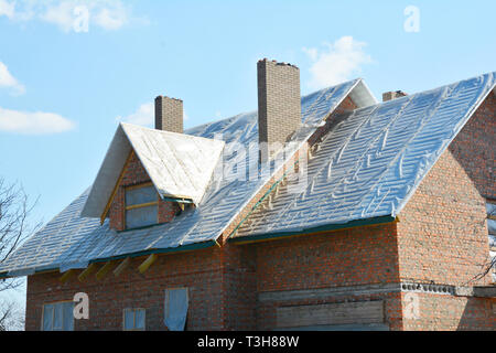 Il materiale di copertura impermeabile per termo-Isolamento e Impermeabilizzazione, caldo costruzione del tetto e il tetto membrana impermeabile. Foto Stock