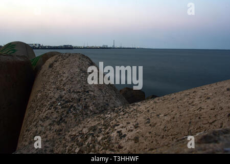 Kasimedu Pier Beach a Chennai Foto Stock