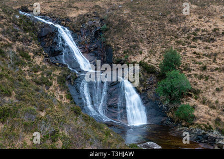 Blackhill cascata (EAS o un' Bhradain cascata) su Allt Coire nam Bruadaram river sull isola di Skye, regione delle Highlands, Scotland, Regno Unito Foto Stock
