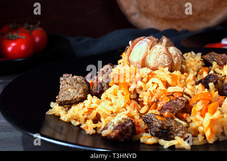 Uzbek piatto nazionale. Pilaf. Uzbek pilaf. Foto Stock