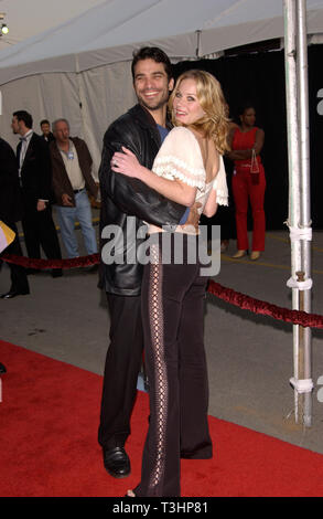 LOS ANGELES, CA. Gennaio 09, 2002: attrice CHRISTINA APPLEGATE HA e attore marito Johnathan Schaech presso la American Music Awards di Los Angeles. © Paul Smith/Featureflash Foto Stock