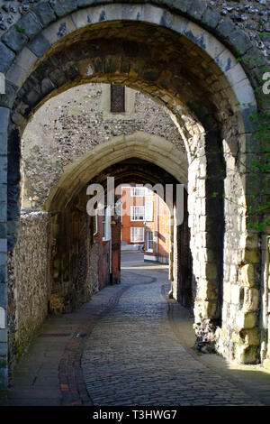 Lewes Castle barbican gateway, Lewes, East Sussex, Regno Unito Foto Stock