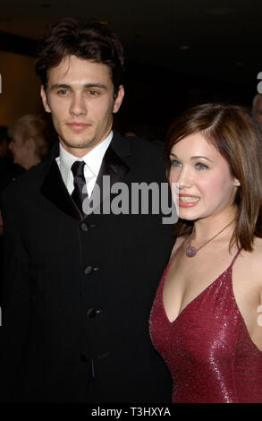 LOS ANGELES, CA. Marzo 09, 2002: attrice MARLA SOKOLOFF e attore fidanzato James Franco al 54th annuale di Directors Guild Awards di Beverly Hills. © Paul Smith / Featureflash Foto Stock