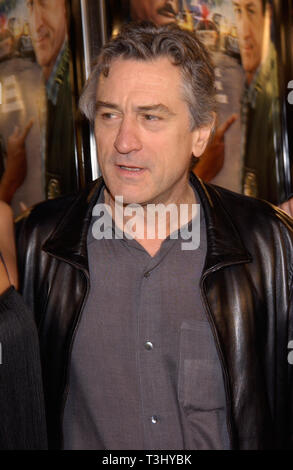 LOS ANGELES, CA. Marzo 11, 2002: attore Robert De Niro al mondo premiere, a Hollywood, del suo nuovo film Showtime. © Paul Smith / Featureflash Foto Stock