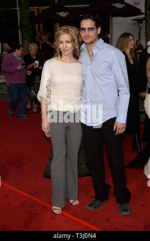 LOS ANGELES, CA. Aprile 17, 2002: attrice Jennie Garth e attore fidanzato Peter Facinelli in prima mondiale a Los Angeles, del suo nuovo film Il Re Scorpione. © Paul Smith / Featureflash Foto Stock