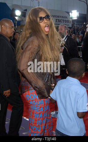 LOS ANGELES, CA. Aprile 29, 2002: Singer Macy Gray presso il Los Angeles premiere di Spider-Man. © Paul Smith / Featureflash Foto Stock