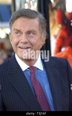 LOS ANGELES, CA. Aprile 29, 2002: Attore CLIFF ROBERTSON presso il Los Angeles premiere del suo nuovo film Spider-Man. © Paul Smith / Featureflash Foto Stock