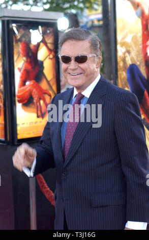 LOS ANGELES, CA. Aprile 29, 2002: Attore CLIFF ROBERTSON presso il Los Angeles premiere del suo nuovo film Spider-Man. © Paul Smith / Featureflash Foto Stock