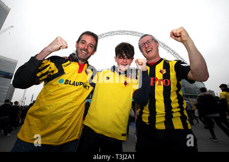 Watford appassionati prima di FA Cup semi final match allo Stadio di Wembley, Londra. Foto Stock