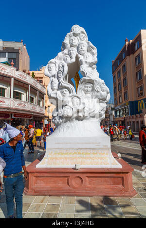 La scultura al di fuori del Jallianwala Bagh, un giardino pubblico di Amritsar, stato del Punjab, India, in ricordo dei martiri del 1919 Jallianwala Bagh massacro Foto Stock