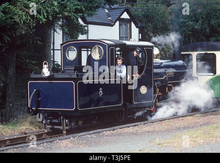 Locomotiva a vapore Linda a Porthmadog sul Ffestiniog Railway, Porthmadog a Blaenau Ffestiniog, Gwynedd, il Galles del Nord Foto Stock