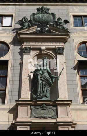 Madonna figura, Patrona Bavariae sulla facciata della Residenz di Monaco, Monaco di Baviera, Germania Foto Stock