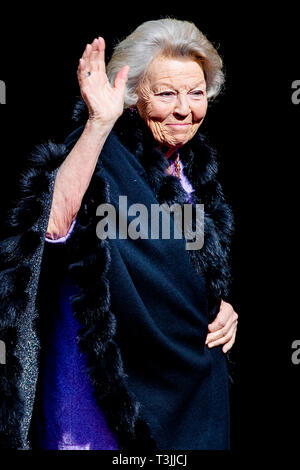 Amsterdam, Paesi Bassi. 9 apr, 2019. La principessa Beatrice dei Paesi Bassi partecipare alla annuale cena di gala per il Corps Diplomatique presso il palazzo reale di Amsterdam, Olanda, 9 aprile 2019. Credito: Patrick van Katwijk |/dpa/Alamy Live News Foto Stock