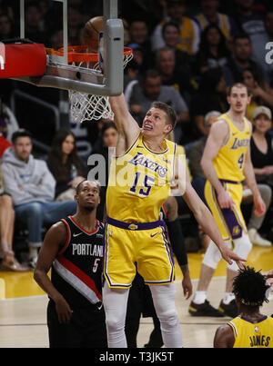 Los Angeles, California, USA. 9 apr, 2019. Los Angeles Lakers' Moritz Wagner (15) schiacciate durante un'NBA Basketball gioco tra Los Angeles Lakers e Portland Trail Blazers, martedì 9 aprile 2019 a Los Angeles. Credito: Ringo Chiu/ZUMA filo/Alamy Live News Foto Stock