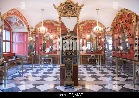 Dresden, Germania. 09Apr, 2019. Il bianco argento spazio nella storica Green Vault nel Palazzo di Dresda del Stato di Dresda collezioni d'arte (SKD). Credito: Sebastian Kahnert/dpa-Zentralbild/ZB/dpa/Alamy Live News Foto Stock