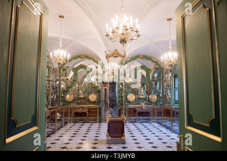 Dresden, Germania. 09Apr, 2019. La camera Silver-Gilt nella storica Green Vault nel Palazzo di Dresda del Stato di Dresda collezioni d'arte (SKD). Credito: Sebastian Kahnert/dpa-Zentralbild/ZB/dpa/Alamy Live News Foto Stock