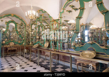 Dresden, Germania. 09Apr, 2019. La camera Silver-Gilt nella storica Green Vault nel Palazzo di Dresda del Stato di Dresda collezioni d'arte (SKD). Credito: Sebastian Kahnert/dpa-Zentralbild/ZB/dpa/Alamy Live News Foto Stock